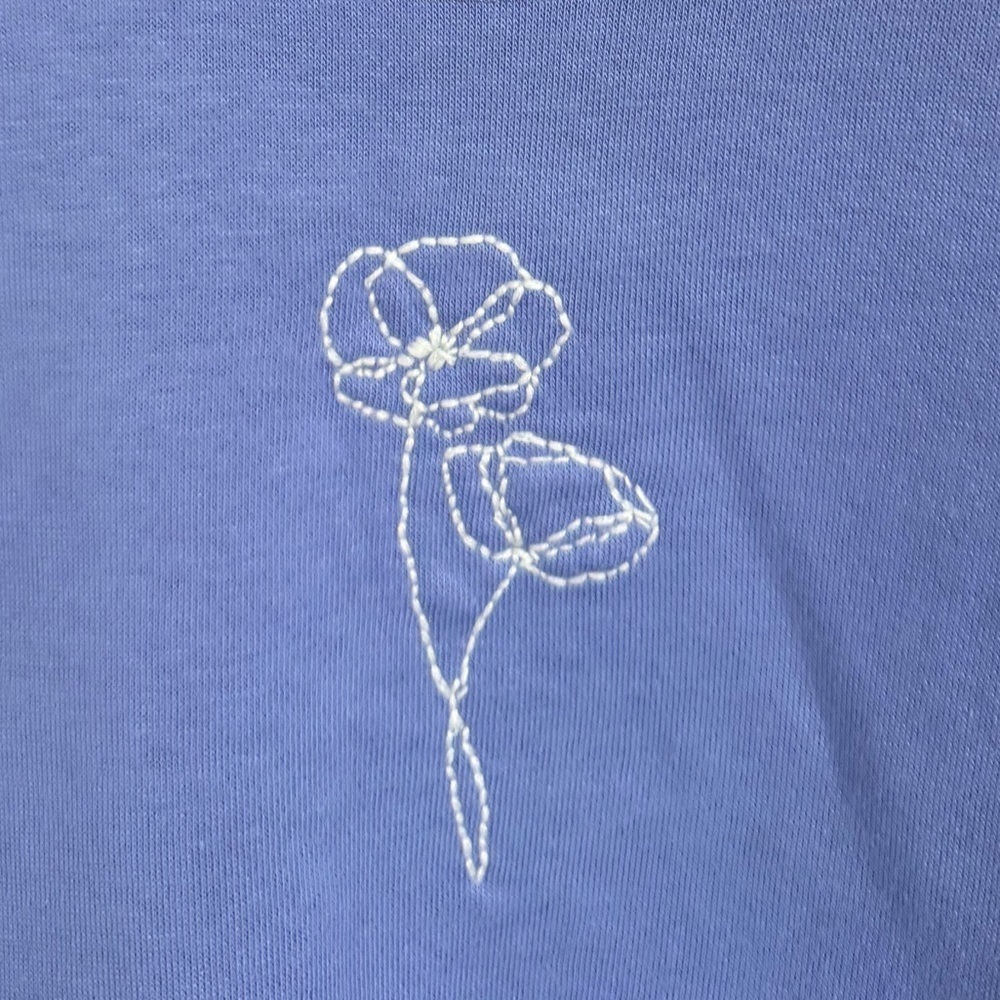 Periwinkle Hand-Embroidered Poppy Flower Cozy Sweatshirt Minimalist Small - Picture 2 of 6